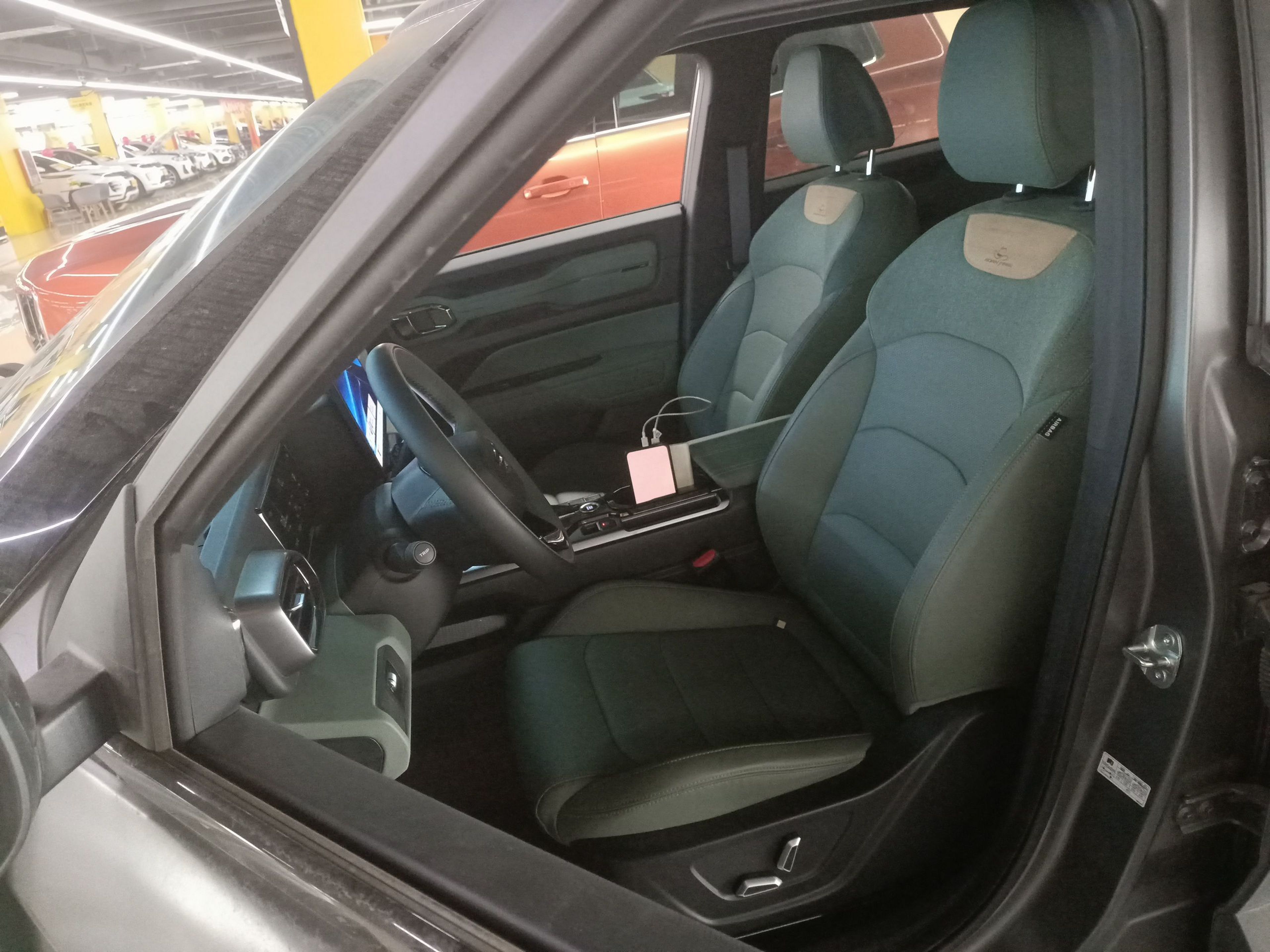 Переднее сиденье в автомобиле