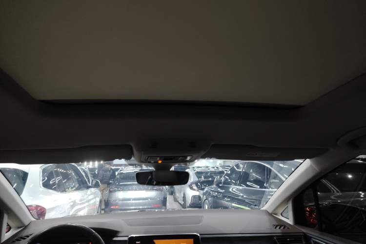 Used Volkswagen Viloran 2022 330TSI Luxury Edition
