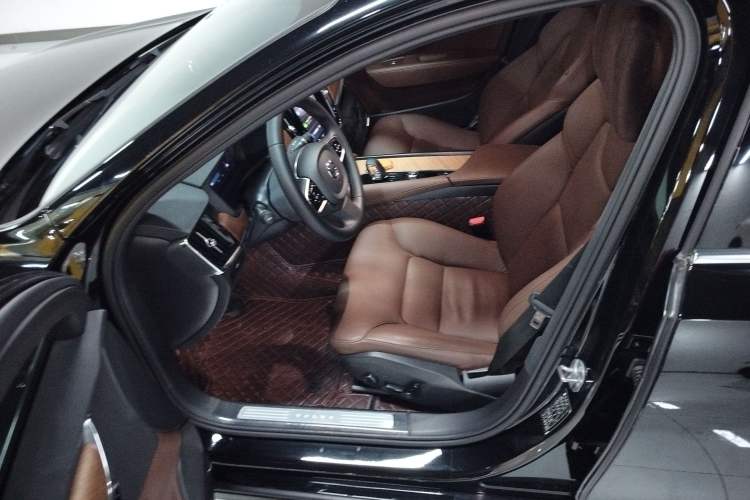 Used Volvo S90 2024 B5 Zhiyi Luxury Edition
