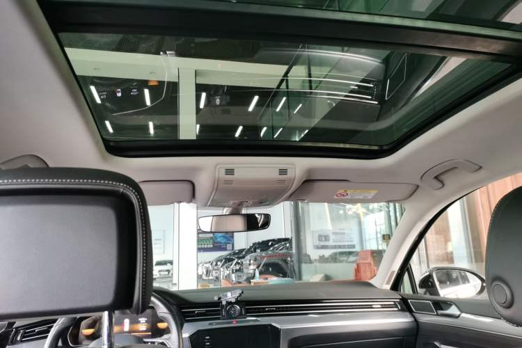 Used Volkswagen Magotan 2023 2 Million Units Limited Edition 330TSI DSG Leading Version
