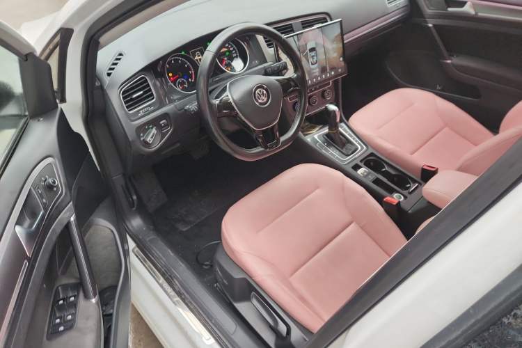 Used Volkswagen Golf 2017 1.6L Automatic Comfort Million-Vehicle Anniversary Edition