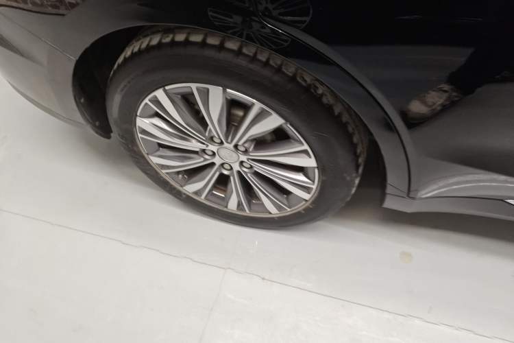 Used Hongqi E-QM5 2022 431 km Charge & Enjoy Edition
