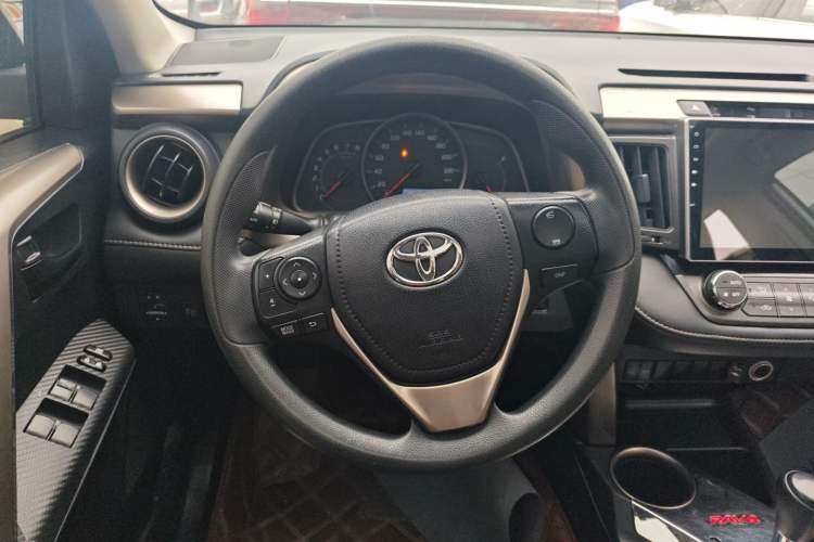 Used Toyota RAV4 2015 2.0L CVT Two-Wheel Drive Fashion Edition

