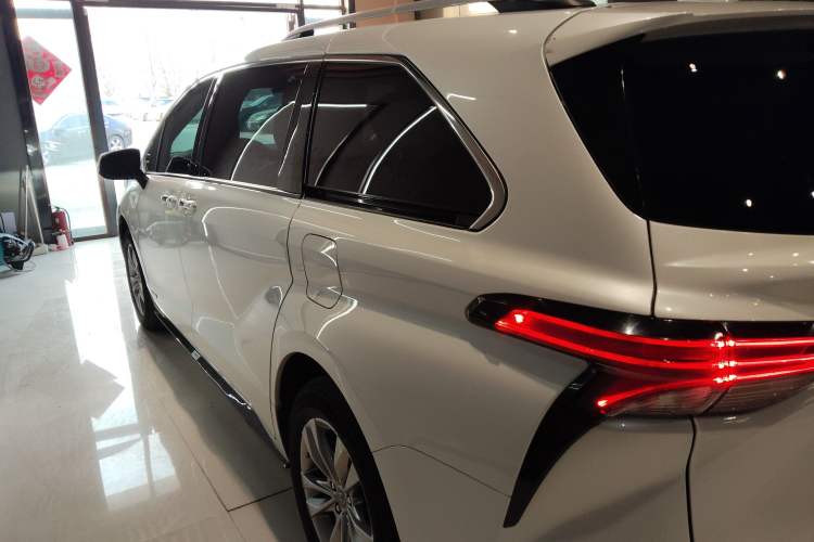 Used Toyota Sienna 2021 2.5L Hybrid Ultimate Edition
