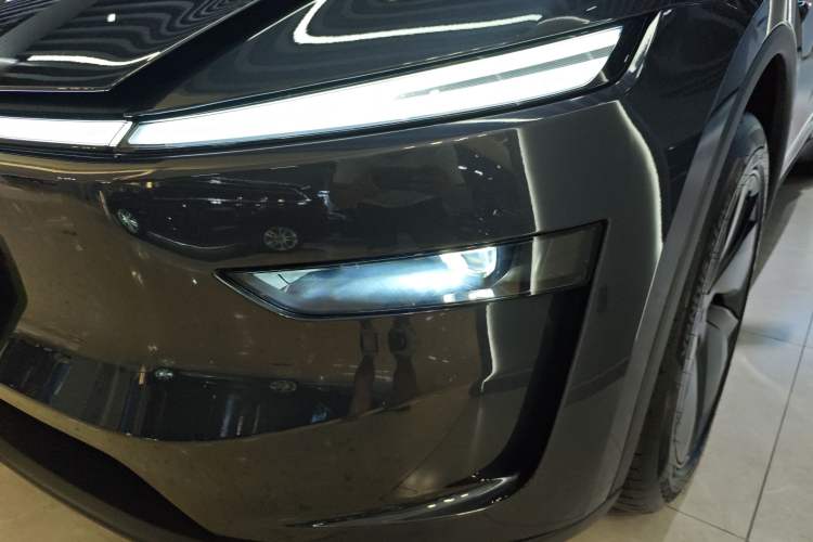 Used Tesla Model Y 2025 Long-Range All-Wheel-Drive Version
