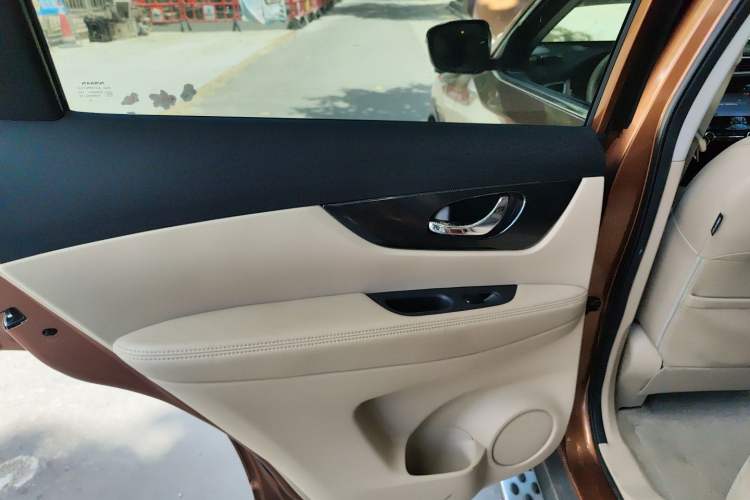 Used Nissan X-Trail 2014 2.5L CVT Luxury Edition 4WD
