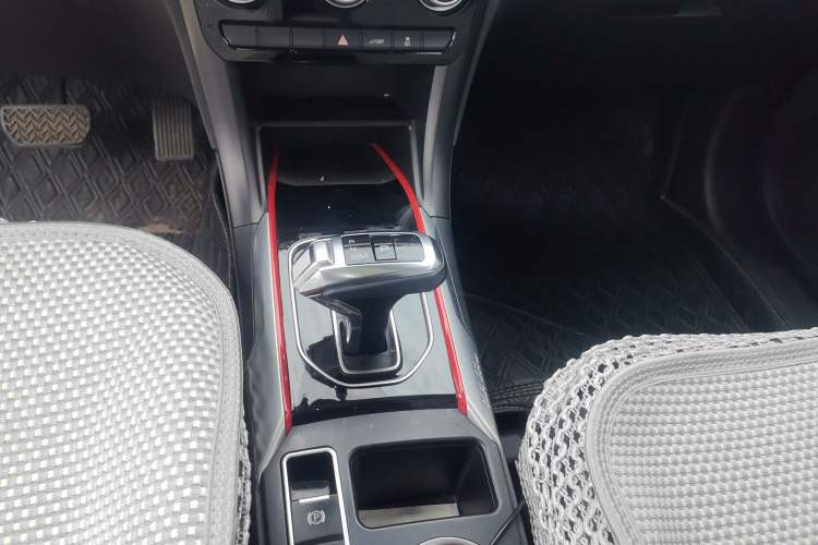 Used Haval H2 2018 1.5T Dual-Clutch Two-Wheel Drive Fashion Model China VI Standard
