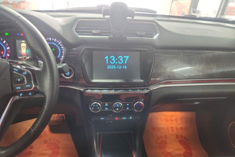 Used Haval H2 2018 Blue-Label 1.5T Dual-Clutch Two-Wheel-Drive Luxury Model
