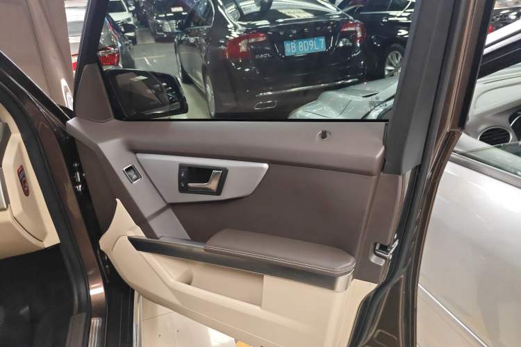 Used Mercedes-Benz GLK-Class 2013 GLK 300 4MATIC Dynamic Sunroof Model
