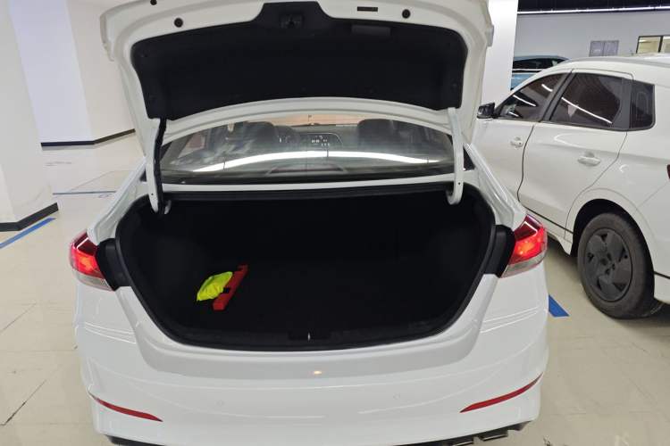 Used Hyundai Elantra 2018 1.4T Dual-Clutch Xuan Dong · Dynamic Edition