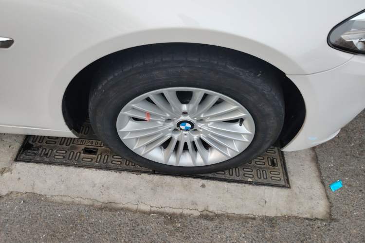 Used BMW 5 Series 2014 525Li Leading Model
