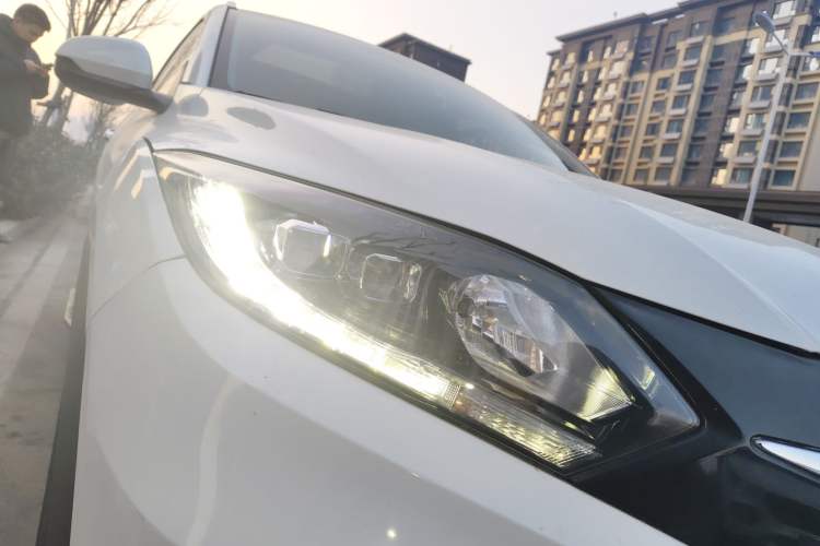 Used Honda Vezel 2017 1.8L CVT Front-Wheel Drive Pioneer Edition