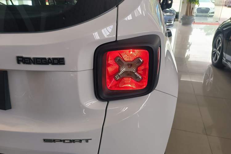 Used  Renegade 2017 180T Automatic Kinetic Edition+
