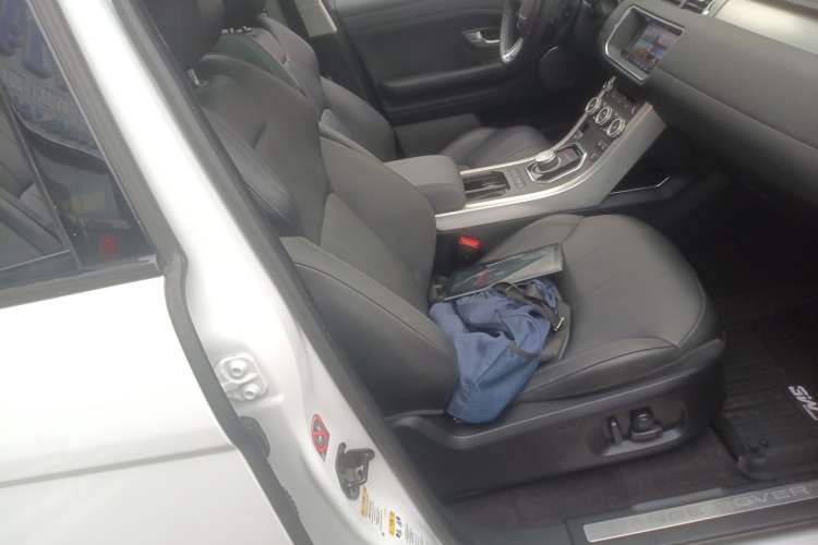 Used Land Rover Range Rover Evoque 2018 240 PS SE Smart Brilliance Edition