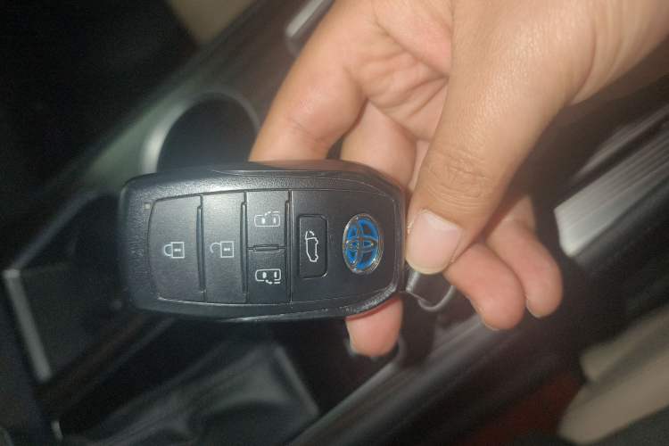 Used Toyota Granvia 2022 2.5L Hybrid Prestige Edition