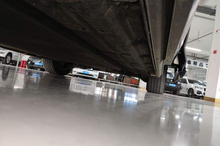 Used Denza D9 2025 DM-i Smart Drive 1020 Four-Wheel Drive Premium Model
