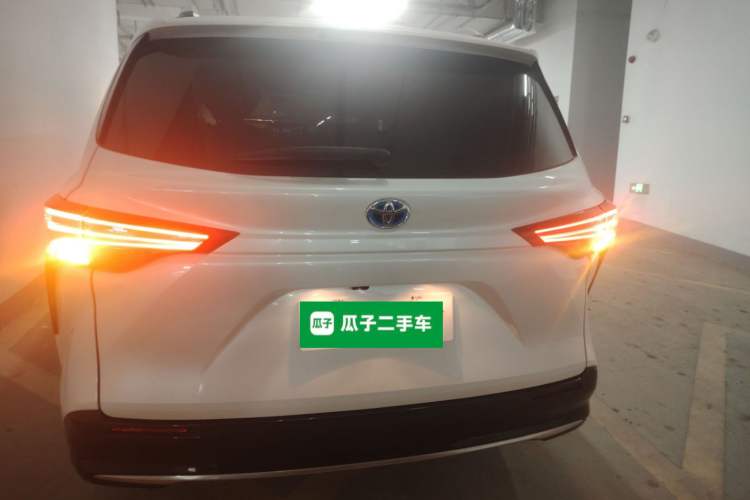 Used Toyota Sienna 2021 2.5L Hybrid Platinum Edition
