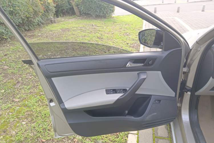 Used Skoda Rapid 2013 1.4L Manual Smart Selection Trim
