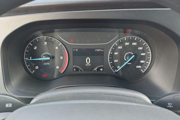 Used JMC Fushun 2023 2.0T Manual Mid-Drive Mid-Roof Commercial Multi-Purpose 7-Seater Passenger Vehicle