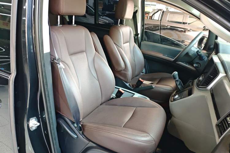 Used  M4 2019 Business Series 2.0L Manual - China VI Standard