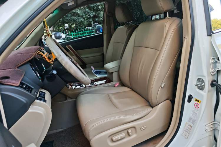 Used Toyota Highlander 2012 2.7L Two-Wheel Drive 7-Seater Ultimate Edition
