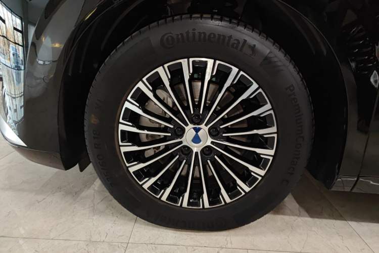 Used Denza D9 2025 DM-i Intelligent Drive 1020 Four-Wheel Drive Flagship Model