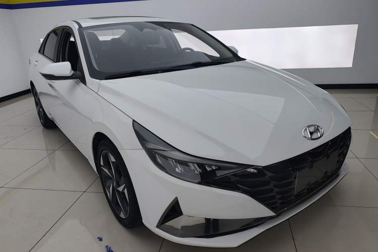 Used Hyundai Elantra 2022 1.5L CVT LUX Prestige Edition
