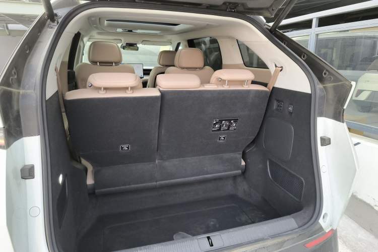 Used XPeng X9 2025 740 Ultra-Long Range Max