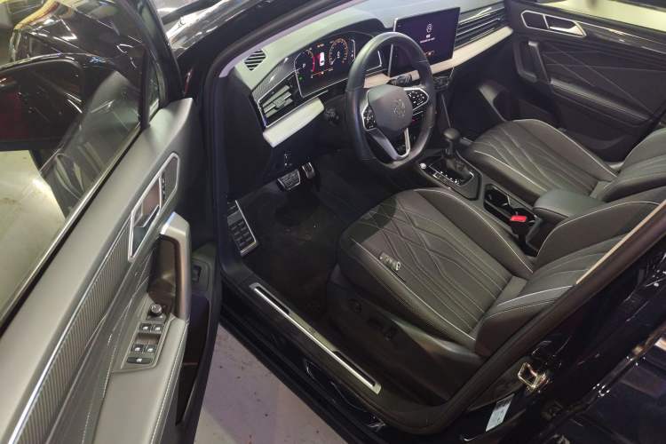 Used Volkswagen Tiguan L 2023 330TSI Automatic Two-Wheel Drive R-Line Enjoyment Edition
