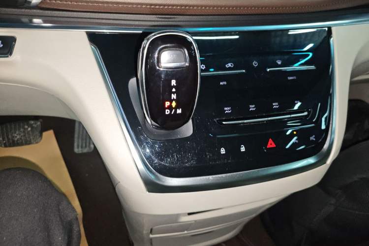 Used Buick GL8 2021 Land Cruiser Executive 652T Premium Model
