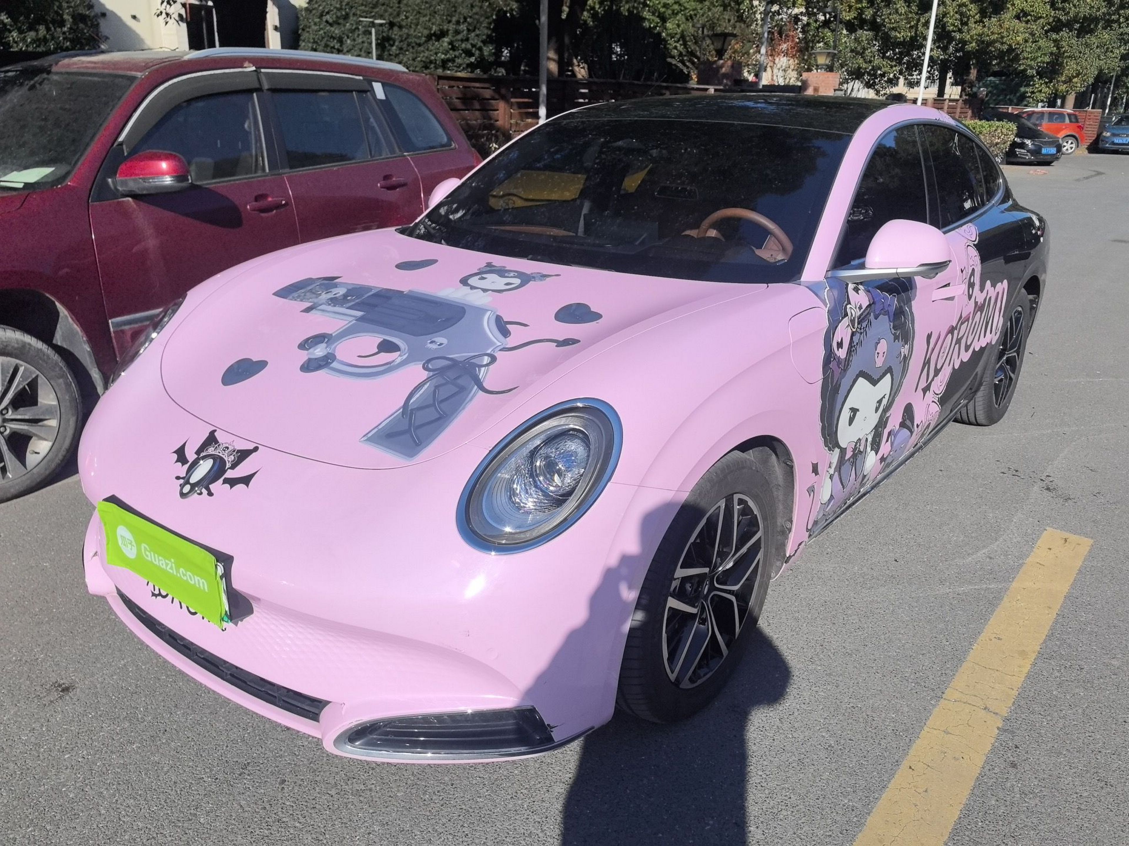 تحت مقدمة السيارة