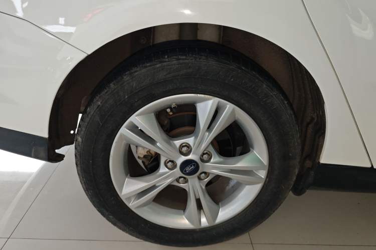 Used Ford Focus 2012 Sedan 1.6L Manual Fashion Edition
