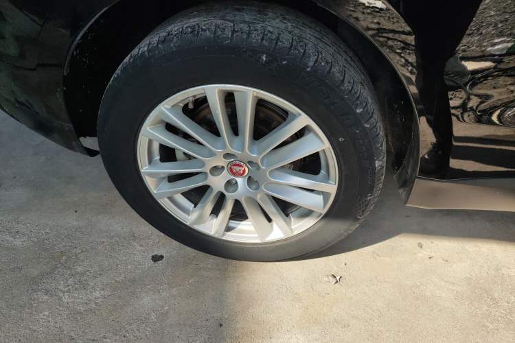 Used Jaguar F-PACE 2018 2.0T Two-Wheel Drive Urban Deluxe Edition
