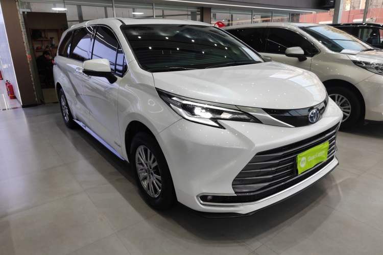 Used Toyota Sienna 2021 2.5L Hybrid Premium Edition
