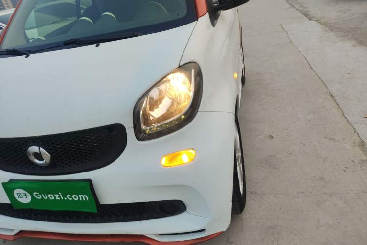 Used  fortwo 2015 1.0L 52 kW hardtop Dynamic version
