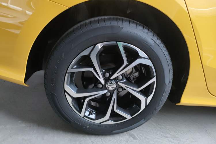 Used MG 5 2021 180 DVVT CVT Youth Luxury Edition
