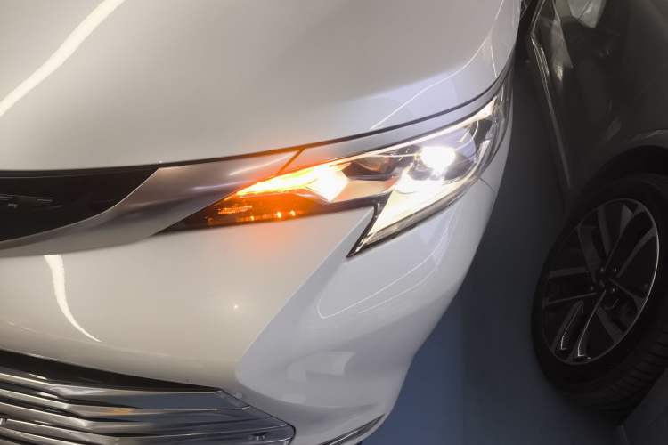 Used Toyota Sienna 2021 2.5L Hybrid Platinum Edition