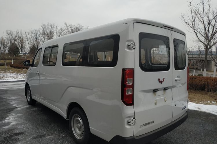 Used Wuling Yangguang 2024 300KM Comfort Version Passenger Van 75kW