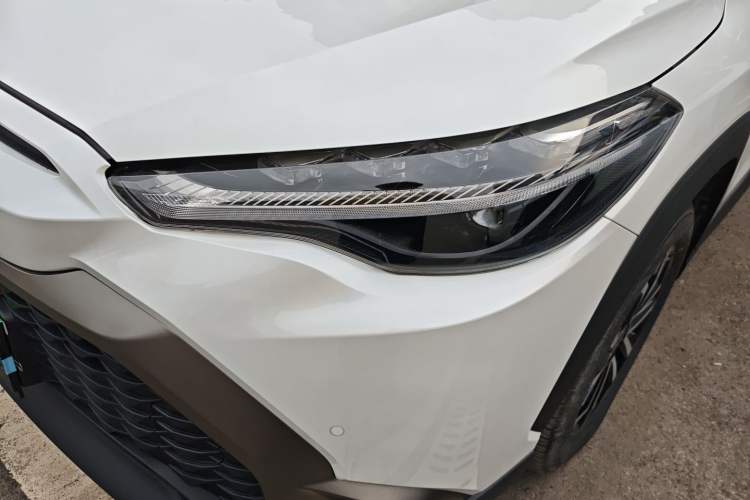 Used Toyota FRONTLANDER 2023 2.0L Smart Electric Hybrid Dual-Engine Deluxe Version
