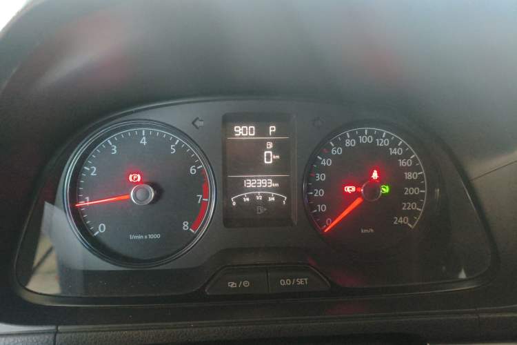 Used Volkswagen Lavida 2013 Revised Classic 1.6L Automatic Fashion Edition
