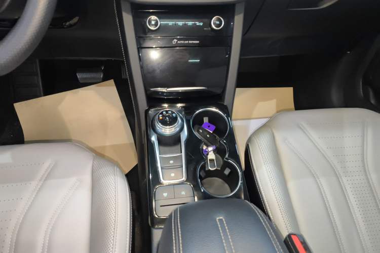 Used Ford Escape 2020 EcoBoost 245 Two-Wheel-Drive Titanium Edition