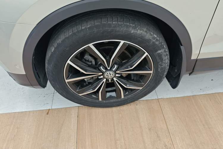 Used Volkswagen Tiguan L 2019 Revised 330TSI Automatic Two-Wheel Drive Smart & Luxury Edition China VI Standard
