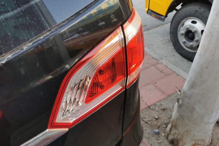 Used Baojun 730 2014 1.5L Manual Luxury Navigation ESP Version 7 Seats
