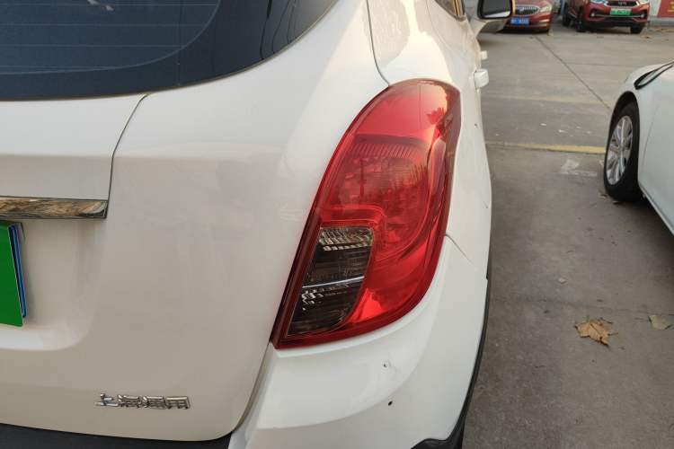 Used Buick Encore 2015 1.4T Automatic Two-Wheel Drive Urban Elite Version
