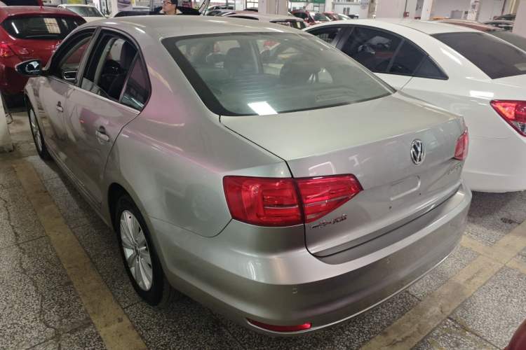 Used Volkswagen Sagitar 2015 1.6L Manual Comfort Model