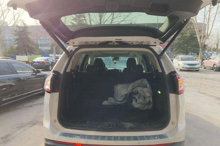 Used Ford Edge 2015 2.0T GTDi Two-Wheel-Drive High-Line Version