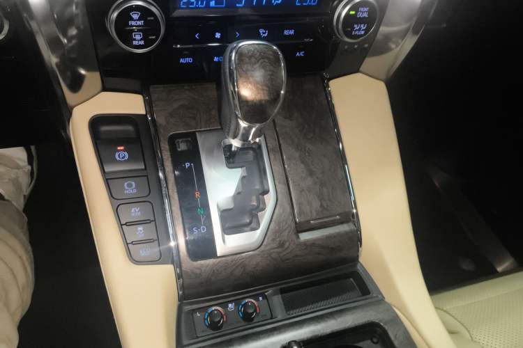 Used Toyota Alphard 2021 Dual-Motor 2.5L Premium Edition
