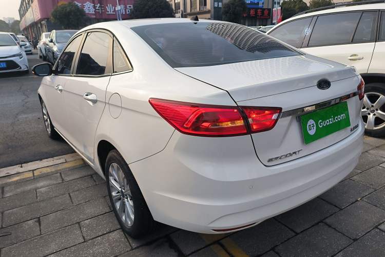 Used Ford Escort 2015 1.5L Automatic Fashion Model
