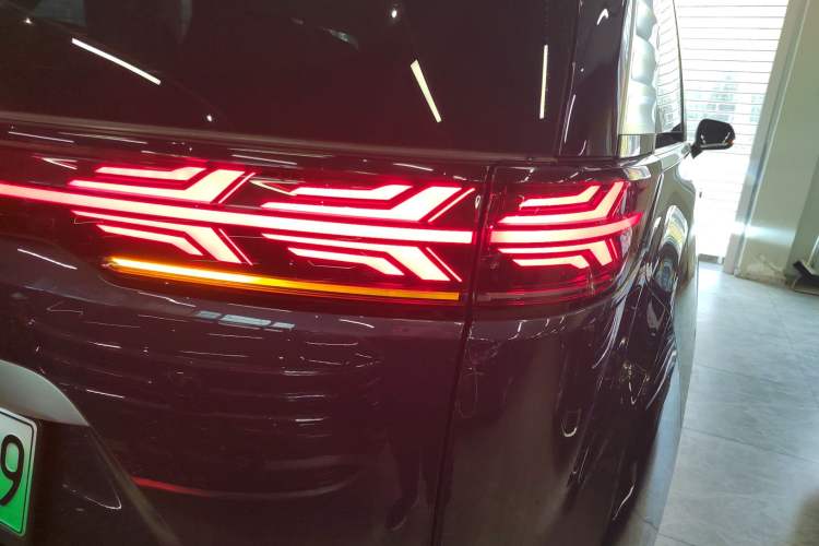 Used Denza D9 2022 DM-i 970 Four-Wheel Drive Flagship Model