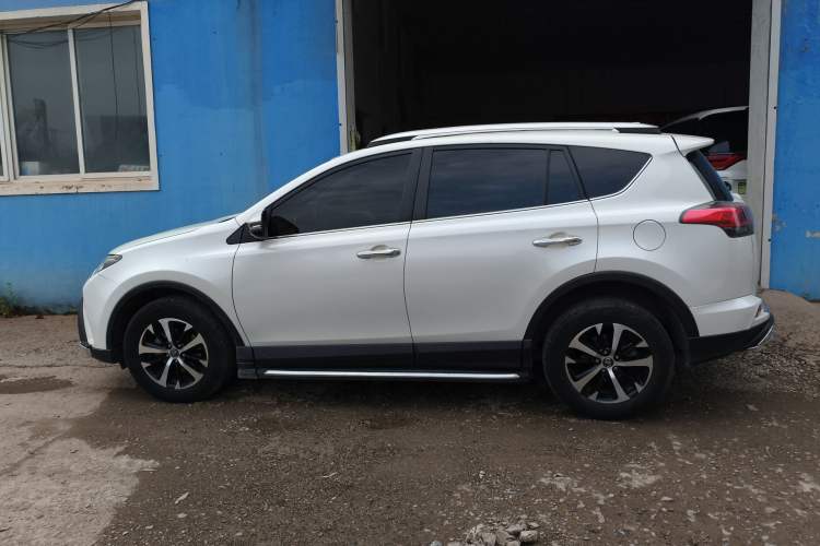 Used Toyota RAV4 2018 2.0L CVT Two-Wheel Drive Fashion X Edition

